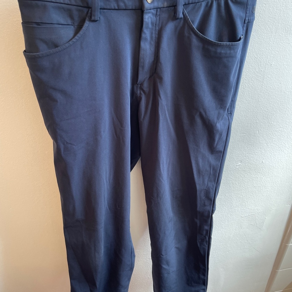Lululemon Athletica ABC pant classic navy Blue Chinos 31 x 32